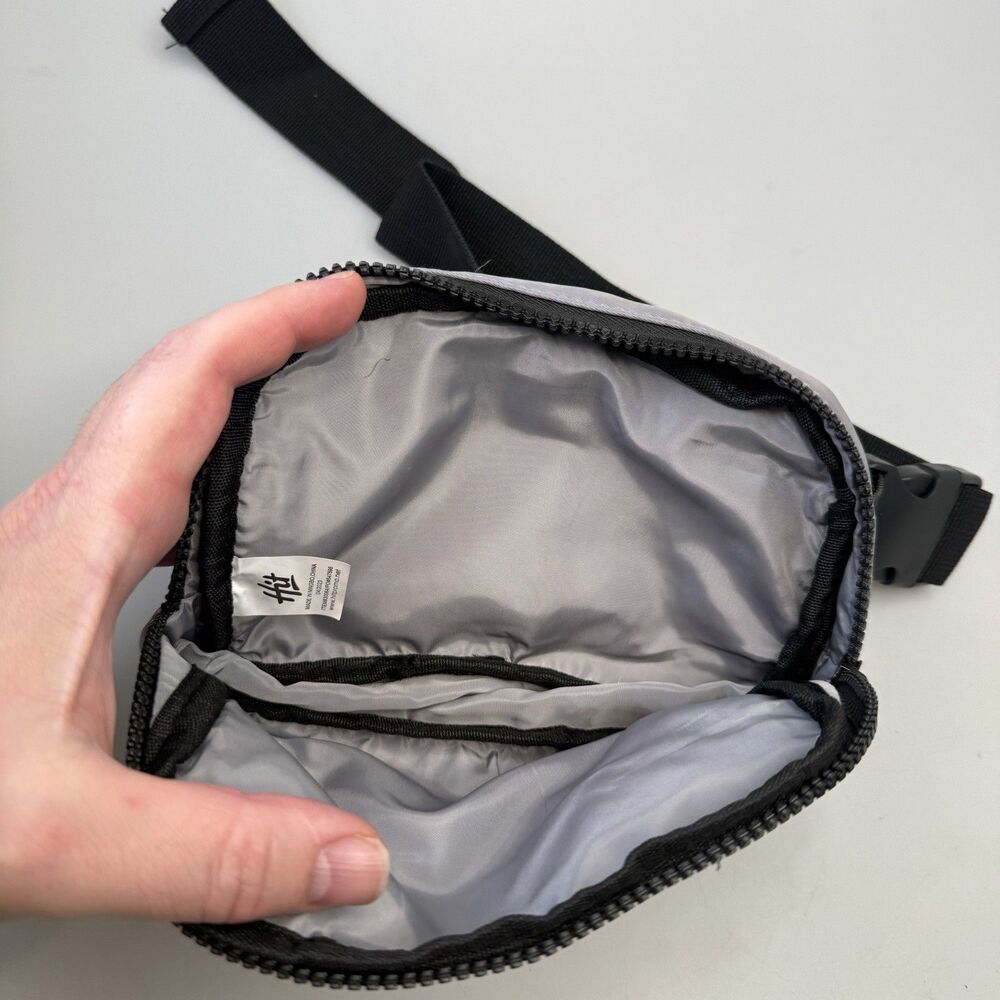 Napleton Since 1931 Gray Belt Bag Fanny Pack Crossbody Sling Travel Sport EUC - Picture 3 of 9